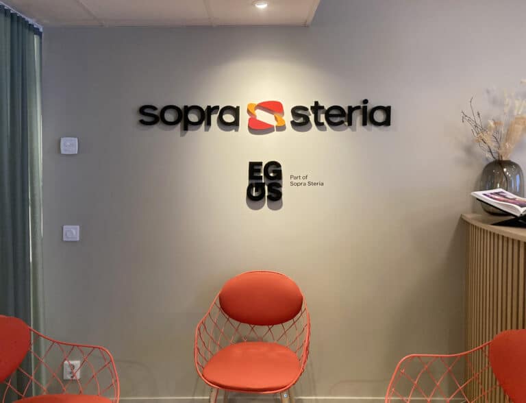 Vägg med skylt Sopra Steria